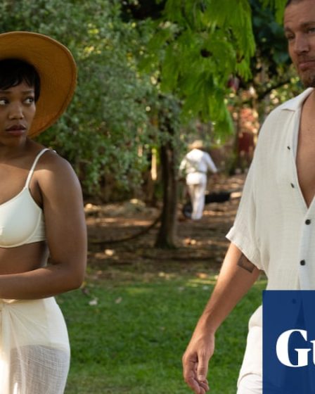 Critique de "Blink Twice" avec Zoe Kravitz : un thriller stylé et captivant | Thrillers 59 Critique de "Blink Twice" avec Zoe Kravitz : un thriller stylé et captivant | Thrillers - 58