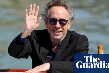 <br />
<br />
<h1>Tim Burton révèle avoir été "un peu perdu" dans sa carrière avant la suite de Beetlejuice</h1><br />
<br />
<p>Le célèbre réalisateur Tim Burton a récemment avoué qu'il se sentait dépassé par sa carrière avant de se lancer dans la suite tant attendue de Beetlejuice. Il a expliqué que malgré son succès passé, il avait besoin d'un nouveau défi pour retrouver sa passion pour le cinéma.</p><br />
<br />
<h2>Points importants de l'article :</h2><br />
<ul><br /> <li>Tim Burton se sentait perdu avant de commencer la suite de Beetlejuice</li><br /> <li>Il avait besoin d'un nouveau défi pour retrouver sa passion pour le cinéma</li><br /> <li>Malgré son succès passé, il était en quête de renouveau</li><br />
</ul><br />
<br /> - 2