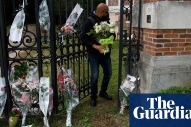 Alain Delon: Quand une querelle familiale transforme les dernières années de l'acteur en tragédie shakespearienne<br />
<br />
Points importants:<br />
1. Alain Delon, célèbre acteur français, est au centre d'une querelle familiale.<br />
2. Cette dispute a des répercussions tragiques sur sa vie.<br />
3. Les enjeux familiaux ont transformé la fin de sa carrière en un véritable drame shakespearien. - 2