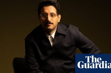 <br />
<br />
<h1>Révélation: Ali Kalthami nous parle de son thriller saoudien révolutionnaire</h1><br />
<br />
<p>Le réalisateur saoudien Ali Kalthami nous plonge dans son nouveau film à suspense qui promet de bouleverser les codes du cinéma saoudien. Découvrez en exclusivité les coulisses de ce chef-d'œuvre cinématographique!</p><br />
<br />
<h2>Points clés de l'article:</h2><br />
<ul><br /> <li>Le nouveau thriller révolutionnaire de Ali Kalthami</li><br /> <li>Les défis du cinéma saoudien</li><br /> <li>Les motivations du réalisateur</li><br /> <li>Les réactions du public</li><br />
</ul><br />
<br /> - 2