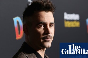 <br />
<br />
<h1>Colin Farrell se confie sur son fils atteint du syndrome d'Angelman : 'Nous luttons toujours'</h1><br />
<br />
<p>Le célèbre acteur Colin Farrell s'est récemment ouvert sur les défis auxquels sa famille est confrontée en raison du syndrome d'Angelman dont son fils est atteint. Dans une interview émouvante, il a partagé les difficultés qu'ils rencontrent au quotidien.</p><br />
<br />
<h2>Points importants :</h2><br />
<ul><br /> <li>Colin Farrell parle ouvertement du syndrome d'Angelman de son fils</li><br /> <li>Il partage les défis auxquels sa famille est confrontée</li><br /> <li>L'acteur souligne la lutte constante pour aider son fils</li><br />
</ul><br />
<br /> - 2