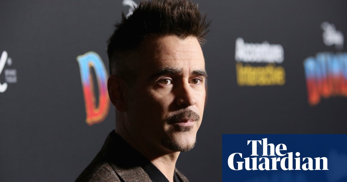 <br />
<br />
<h1>Colin Farrell se confie sur son fils atteint du syndrome d'Angelman : 'Nous luttons toujours'</h1><br />
<br />
<p>Le célèbre acteur Colin Farrell s'est récemment ouvert sur les défis auxquels sa famille est confrontée en raison du syndrome d'Angelman dont son fils est atteint. Dans une interview émouvante, il a partagé les difficultés qu'ils rencontrent au quotidien.</p><br />
<br />
<h2>Points importants :</h2><br />
<ul><br /> <li>Colin Farrell parle ouvertement du syndrome d'Angelman de son fils</li><br /> <li>Il partage les défis auxquels sa famille est confrontée</li><br /> <li>L'acteur souligne la lutte constante pour aider son fils</li><br />
</ul><br />
<br /> 2 <br />
<br />
<h1>Colin Farrell se confie sur son fils atteint du syndrome d'Angelman : 'Nous luttons toujours'</h1><br />
<br />
<p>Le célèbre acteur Colin Farrell s'est récemment ouvert sur les défis auxquels sa famille est confrontée en raison du syndrome d'Angelman dont son fils est atteint. Dans une interview émouvante, il a partagé les difficultés qu'ils rencontrent au quotidien.</p><br />
<br />
<h2>Points importants :</h2><br />
<ul><br /> <li>Colin Farrell parle ouvertement du syndrome d'Angelman de son fils</li><br /> <li>Il partage les défis auxquels sa famille est confrontée</li><br /> <li>L'acteur souligne la lutte constante pour aider son fils</li><br />
</ul><br />
<br /> - 1