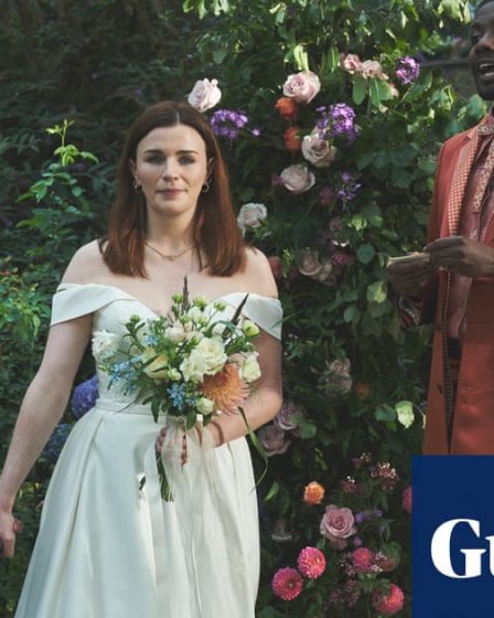 Rire dans le chagrin: un film cathartique sur le mariage avec votre défunt fiancé 23 Rire dans le chagrin: un film cathartique sur le mariage avec votre défunt fiancé - 22