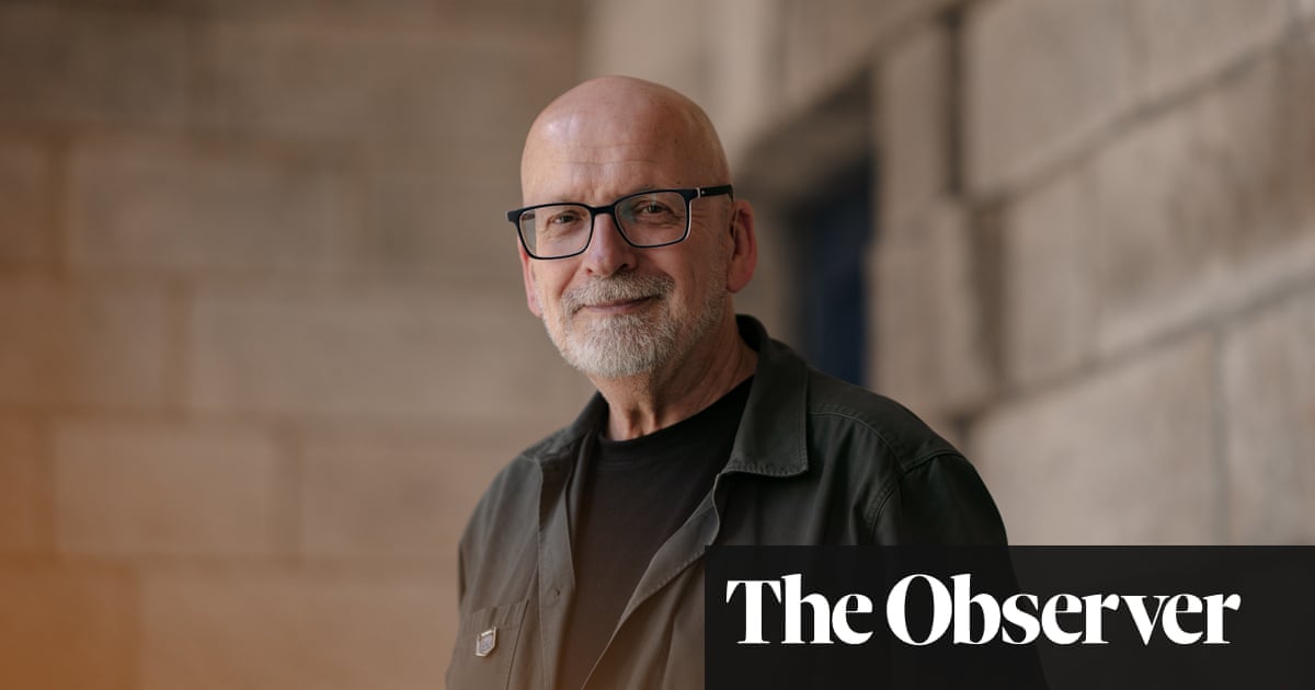 <br />
<br />
<h1>Roddy Doyle : "On disait que je sapais la vie de famille... des absurdités" | Interview avec l'écrivain irlandais</h1><br />
<br />
<p> L'écrivain irlandais Roddy Doyle revient sur les critiques qu'il a reçues par le passé concernant son travail et son impact sur la vie de famille. Dans une interview exclusive, il partage son point de vue sur ces accusations et comment il les perçoit. </p><br />
<br />
<h2>Points importants de l'article :</h2><br />
<ul><br /> <li> Réflexion de Roddy Doyle sur les critiques reçues </li><br /> <li> Impact de son travail sur la vie de famille </li><br /> <li> Réponse aux accusations de "sapage" de la vie de famille </li><br />
</ul><br />
<br /> 2 <br />
<br />
<h1>Roddy Doyle : "On disait que je sapais la vie de famille... des absurdités" | Interview avec l'écrivain irlandais</h1><br />
<br />
<p> L'écrivain irlandais Roddy Doyle revient sur les critiques qu'il a reçues par le passé concernant son travail et son impact sur la vie de famille. Dans une interview exclusive, il partage son point de vue sur ces accusations et comment il les perçoit. </p><br />
<br />
<h2>Points importants de l'article :</h2><br />
<ul><br /> <li> Réflexion de Roddy Doyle sur les critiques reçues </li><br /> <li> Impact de son travail sur la vie de famille </li><br /> <li> Réponse aux accusations de "sapage" de la vie de famille </li><br />
</ul><br />
<br /> - 1