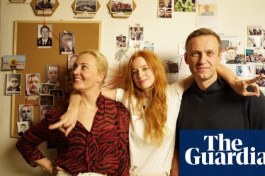 <br />
<br />
<h1>La réalisatrice Odessa Rae partage ses émotions sur l'échange de prisonniers historique d'aujourd'hui</h1><br />
<br />
<p>Au cours d'une interview exclusive, la réalisatrice renommée Odessa Rae s'est exprimée sur ses sentiments mitigés concernant l'échange massif de prisonniers qui a eu lieu aujourd'hui. Alors que la libération de nombreux détenus a été accueillie avec joie, elle a également évoqué le sentiment de tristesse qui l'accompagne.</p><br />
<br />
<h2>Points importants de l'article :</h2><br />
<ul><br /> <li>Réactions d'Odessa Rae sur l'échange massif de prisonniers</li><br /> <li>Joie pour les libérations, mais également tristesse</li><br /> <li>Interview exclusive avec la réalisatrice renommée</li><br />
</ul><br />
<br /> - 4