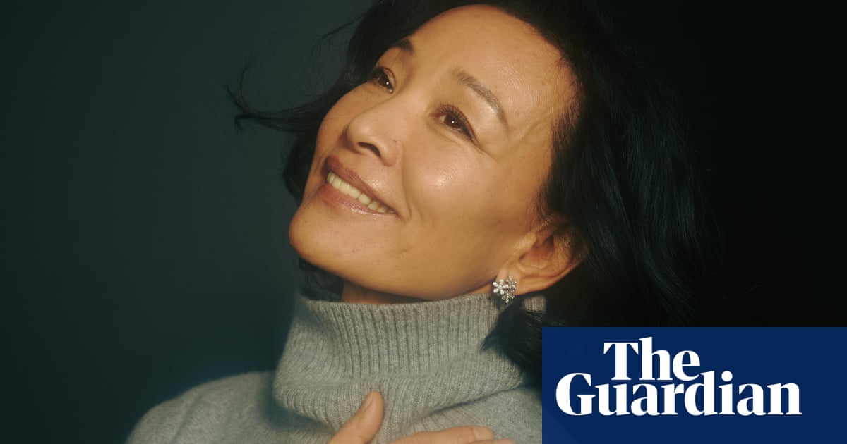 <h2>La renaissance de la reine: l'actrice Joan Chen parle de doutes, succès, épreuves - et d'une seconde chance à 63 ans </h2><br />
<p>L'actrice Joan Chen, connue pour ses rôles emblématiques au cinéma, se confie sur son parcours professionnel tumultueux, ses moments de doute, sa réussite et les défis qu'elle a dû surmonter. À l'âge de 63 ans, elle revient sur le devant de la scène avec une détermination et une passion renouvelées.</p><br />
<br />
<h3>Points importants de l'article:</h3><br />
<ul><br /> <li>Le parcours de Joan Chen dans l'industrie du cinéma</li><br /> <li>Ses luttes contre l'incertitude et les épreuves</li><br /> <li>Son succès et sa résilience face aux défis</li><br /> <li>La seconde chance qu'elle saisit à l'âge de 63 ans</li><br />
</ul> 2 <h2>La renaissance de la reine: l'actrice Joan Chen parle de doutes, succès, épreuves - et d'une seconde chance à 63 ans </h2><br />
<p>L'actrice Joan Chen, connue pour ses rôles emblématiques au cinéma, se confie sur son parcours professionnel tumultueux, ses moments de doute, sa réussite et les défis qu'elle a dû surmonter. À l'âge de 63 ans, elle revient sur le devant de la scène avec une détermination et une passion renouvelées.</p><br />
<br />
<h3>Points importants de l'article:</h3><br />
<ul><br /> <li>Le parcours de Joan Chen dans l'industrie du cinéma</li><br /> <li>Ses luttes contre l'incertitude et les épreuves</li><br /> <li>Son succès et sa résilience face aux défis</li><br /> <li>La seconde chance qu'elle saisit à l'âge de 63 ans</li><br />
</ul> - 1