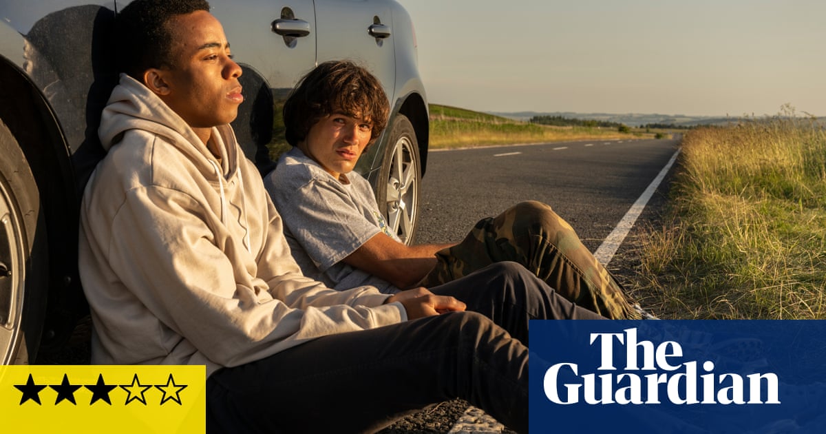 Critique de Black Dog : performances remarquables dans ce road movie britannique captivant | Film 2 Critique de Black Dog : performances remarquables dans ce road movie britannique captivant | Film - 1