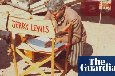 <h2>Le film sur l'Holocauste de Jerry Lewis qui n'a jamais vu le jour</h2><br />
<br />
<p>Le célèbre comédien Jerry Lewis a suscité la controverse avec un projet de film sur l'Holocauste qui n'a jamais été réalisé. Découvrez pourquoi ce projet a causé l'embarras et la honte.</p><br />
<br />
<ul><br /> <li>Jerry Lewis, célèbre comédien, a été critiqué pour un projet de film sur l'Holocauste.</li><br /> <li>Le film n'a jamais été réalisé en raison de son contenu controversé.</li><br /> <li>Ce projet a provoqué l'indignation et la désapprobation du public et des critiques.</li><br /> <li>La réputation de Jerry Lewis en a été affectée, le laissant honteux et embarrassé.</li><br />
</ul> - 2