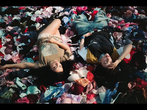 Charli XCX et Billie Eilish « Guess » signifient des paroles expliquées - 6