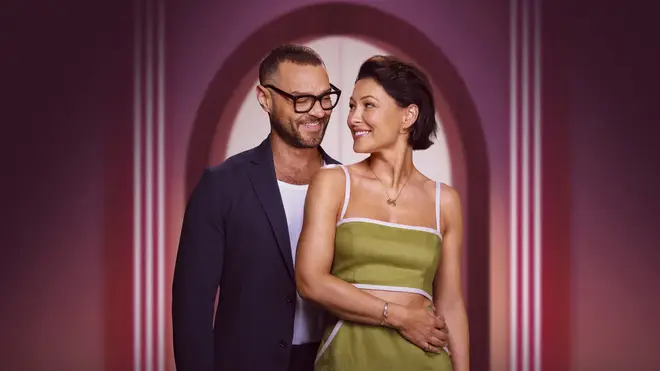 Les couples britanniques amoureux et aveugles sont-ils toujours ensemble ? 3 Matt et Emma Willis animent Love is Blind UK