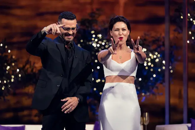 Quand Love Is Blind UK a-t-il été tourné ? 3 Love Is Blind UK est hébergé par le couple marié Matt et Emma Willis