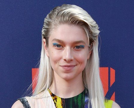 Hunter Schafer : Âge, taille et faits sur le Euphoria Actrice - 35