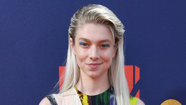 Hunter Schafer : Âge, taille et faits sur le Euphoria Actrice - 1
