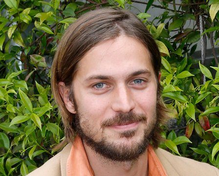 Lucas Bravo : âge, taille et faits sur l'acteur d'Emily In Paris 23 Lucas Bravo : âge, taille et faits sur l'acteur d'Emily In Paris - 22