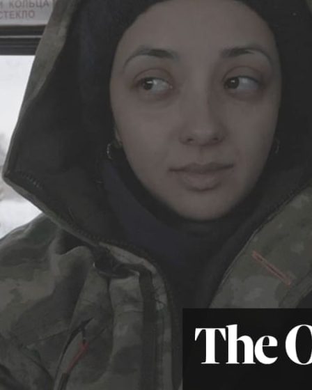 Un documentaire russe accusé de présenter de manière trompeuse des soldats envahisseurs comme des « victimes » | Films documentaires<br />
<br />
Un documentaire russe récemment diffusé a suscité la controverse en présentant des soldats envahisseurs comme des victimes innocentes. Les images montrent des scènes de violence et de destruction, mais certains critiques affirment que le documentaire dépeint les agresseurs comme des héros.<br />
<br />
Les points clés de l'article :<br />
1. Le documentaire russe accusé de présenter de manière trompeuse des soldats envahisseurs comme des victimes<br />
2. La controverse autour des images montrant des scènes de violence et de destruction<br />
3. Les critiques affirmant que le documentaire dépeint les agresseurs comme des héros 22 Un documentaire russe accusé de présenter de manière trompeuse des soldats envahisseurs comme des « victimes » | Films documentaires<br />
<br />
Un documentaire russe récemment diffusé a suscité la controverse en présentant des soldats envahisseurs comme des victimes innocentes. Les images montrent des scènes de violence et de destruction, mais certains critiques affirment que le documentaire dépeint les agresseurs comme des héros.<br />
<br />
Les points clés de l'article :<br />
1. Le documentaire russe accusé de présenter de manière trompeuse des soldats envahisseurs comme des victimes<br />
2. La controverse autour des images montrant des scènes de violence et de destruction<br />
3. Les critiques affirmant que le documentaire dépeint les agresseurs comme des héros - 21