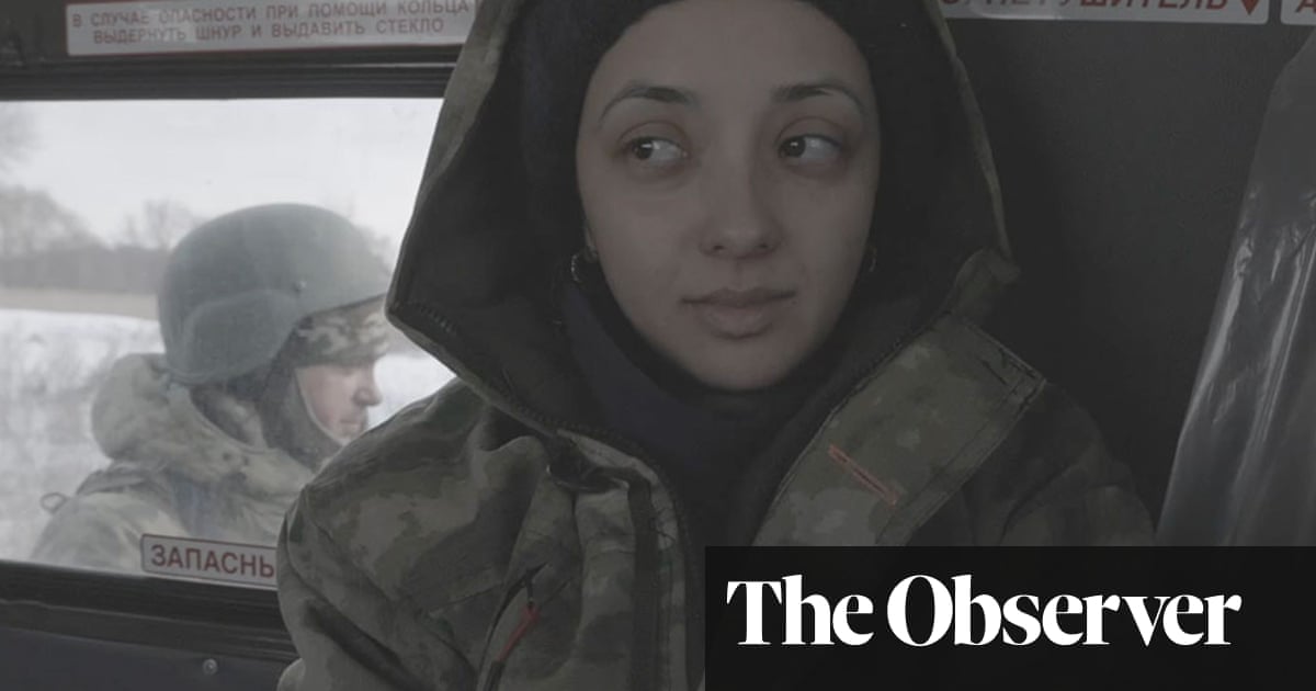 Un documentaire russe accusé de présenter de manière trompeuse des soldats envahisseurs comme des « victimes » | Films documentaires<br />
<br />
Un documentaire russe récemment diffusé a suscité la controverse en présentant des soldats envahisseurs comme des victimes innocentes. Les images montrent des scènes de violence et de destruction, mais certains critiques affirment que le documentaire dépeint les agresseurs comme des héros.<br />
<br />
Les points clés de l'article :<br />
1. Le documentaire russe accusé de présenter de manière trompeuse des soldats envahisseurs comme des victimes<br />
2. La controverse autour des images montrant des scènes de violence et de destruction<br />
3. Les critiques affirmant que le documentaire dépeint les agresseurs comme des héros 2 Un documentaire russe accusé de présenter de manière trompeuse des soldats envahisseurs comme des « victimes » | Films documentaires<br />
<br />
Un documentaire russe récemment diffusé a suscité la controverse en présentant des soldats envahisseurs comme des victimes innocentes. Les images montrent des scènes de violence et de destruction, mais certains critiques affirment que le documentaire dépeint les agresseurs comme des héros.<br />
<br />
Les points clés de l'article :<br />
1. Le documentaire russe accusé de présenter de manière trompeuse des soldats envahisseurs comme des victimes<br />
2. La controverse autour des images montrant des scènes de violence et de destruction<br />
3. Les critiques affirmant que le documentaire dépeint les agresseurs comme des héros - 1