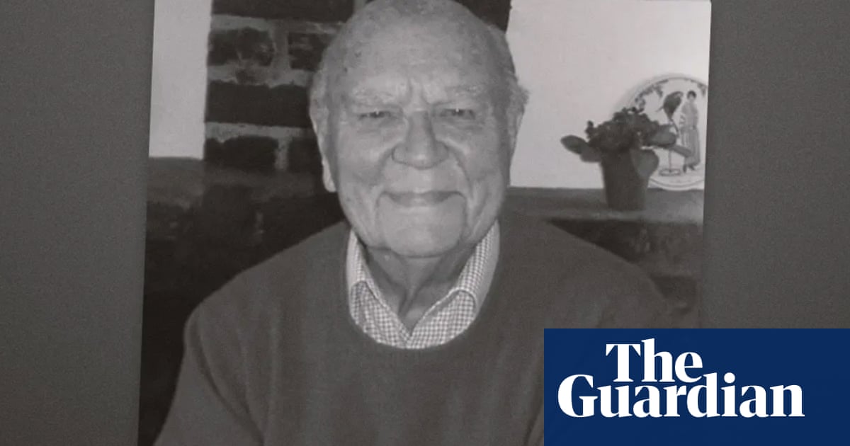 <br />
<br />
<h1>Décès de Norman Spencer, le collaborateur de David Lean, à l'âge de 110 ans</h1><br />
<br />
<p>Norman Spencer, qui était le collaborateur du célèbre réalisateur David Lean et le deuxième homme le plus âgé du Royaume-Uni, est décédé à l'âge de 110 ans. Sa contribution au monde du cinéma et son longévité sont des témoignages de son importance et de sa mémoire qui resteront gravés dans l'histoire.</p><br />
<br />
<h2>Points importants :</h2><br />
<ul><br /> <li>Décès de Norman Spencer, collaborateur de David Lean</li><br /> <li>Âgé de 110 ans, il était le deuxième homme le plus âgé du Royaume-Uni</li><br /> <li>Contributions significatives au monde du cinéma</li><br />
</ul><br />
<br /> 2 <br />
<br />
<h1>Décès de Norman Spencer, le collaborateur de David Lean, à l'âge de 110 ans</h1><br />
<br />
<p>Norman Spencer, qui était le collaborateur du célèbre réalisateur David Lean et le deuxième homme le plus âgé du Royaume-Uni, est décédé à l'âge de 110 ans. Sa contribution au monde du cinéma et son longévité sont des témoignages de son importance et de sa mémoire qui resteront gravés dans l'histoire.</p><br />
<br />
<h2>Points importants :</h2><br />
<ul><br /> <li>Décès de Norman Spencer, collaborateur de David Lean</li><br /> <li>Âgé de 110 ans, il était le deuxième homme le plus âgé du Royaume-Uni</li><br /> <li>Contributions significatives au monde du cinéma</li><br />
</ul><br />
<br /> - 1