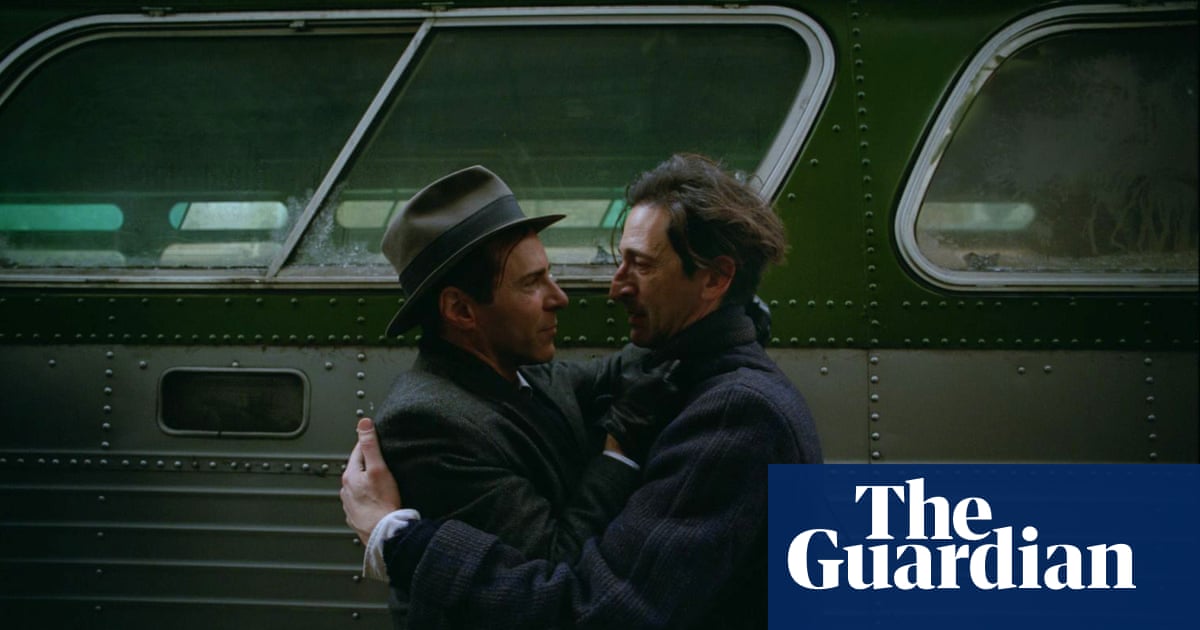 <br />
<br />
<h1>Le réalisateur Brutaliste défend les films longs au festival du film de Venise 2024</h1><br />
<br />
<p>Le réalisateur renommé de films Brutalistes a récemment défendu la durée de ses films, comparant les critiques à celles d'un livre de 700 pages. Lors du festival du film de Venise 2024, il a expliqué son approche artistique et sa passion pour les longs métrages.</p><br />
<br />
<h2>Points importants de l'article:</h2><br />
<ul><br /> <li>Le réalisateur Brutaliste défend la longueur de ses films</li><br /> <li>Comparaison avec la critique d'un livre de 700 pages</li><br /> <li>Explication de son approche artistique</li><br /> <li>Passion pour les longs métrages</li><br />
</ul><br />
<br /> 2 <br />
<br />
<h1>Le réalisateur Brutaliste défend les films longs au festival du film de Venise 2024</h1><br />
<br />
<p>Le réalisateur renommé de films Brutalistes a récemment défendu la durée de ses films, comparant les critiques à celles d'un livre de 700 pages. Lors du festival du film de Venise 2024, il a expliqué son approche artistique et sa passion pour les longs métrages.</p><br />
<br />
<h2>Points importants de l'article:</h2><br />
<ul><br /> <li>Le réalisateur Brutaliste défend la longueur de ses films</li><br /> <li>Comparaison avec la critique d'un livre de 700 pages</li><br /> <li>Explication de son approche artistique</li><br /> <li>Passion pour les longs métrages</li><br />
</ul><br />
<br /> - 1