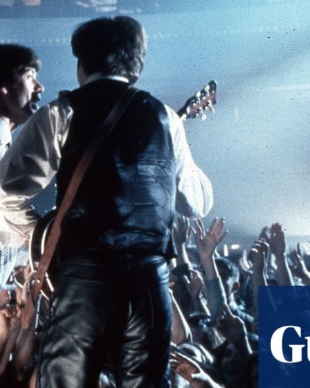 Comment les Beatles ont été recréés pour le film Backbeat | Biopics<br />
<br />
Dans le cadre du film Backbeat, les membres du casting ont dû relever le défi de recréer l'essence des Beatles. Découvrez comment ils ont réussi à capturer l'esprit du groupe légendaire pour ce biopic musical incontournable.<br />
<br />
Points importants de l'article :<br />
1. Les acteurs du film Backbeat ont dû relever le défi de recréer les Beatles.<br />
2. Découvrez comment ils ont réussi à capturer l'essence du groupe légendaire.<br />
3. Backbeat est un biopic musical incontournable à ne pas manquer. 5 Comment les Beatles ont été recréés pour le film Backbeat | Biopics<br />
<br />
Dans le cadre du film Backbeat, les membres du casting ont dû relever le défi de recréer l'essence des Beatles. Découvrez comment ils ont réussi à capturer l'esprit du groupe légendaire pour ce biopic musical incontournable.<br />
<br />
Points importants de l'article :<br />
1. Les acteurs du film Backbeat ont dû relever le défi de recréer les Beatles.<br />
2. Découvrez comment ils ont réussi à capturer l'essence du groupe légendaire.<br />
3. Backbeat est un biopic musical incontournable à ne pas manquer. - 4