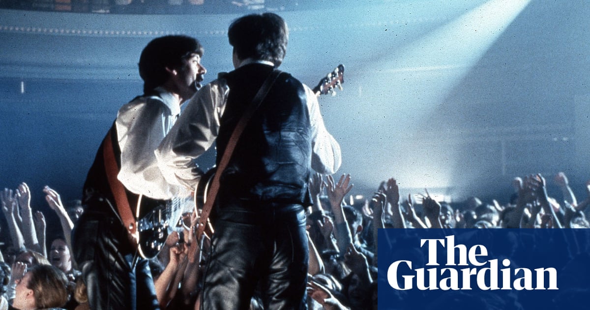 Comment les Beatles ont été recréés pour le film Backbeat | Biopics<br />
<br />
Dans le cadre du film Backbeat, les membres du casting ont dû relever le défi de recréer l'essence des Beatles. Découvrez comment ils ont réussi à capturer l'esprit du groupe légendaire pour ce biopic musical incontournable.<br />
<br />
Points importants de l'article :<br />
1. Les acteurs du film Backbeat ont dû relever le défi de recréer les Beatles.<br />
2. Découvrez comment ils ont réussi à capturer l'essence du groupe légendaire.<br />
3. Backbeat est un biopic musical incontournable à ne pas manquer. 2 Comment les Beatles ont été recréés pour le film Backbeat | Biopics<br />
<br />
Dans le cadre du film Backbeat, les membres du casting ont dû relever le défi de recréer l'essence des Beatles. Découvrez comment ils ont réussi à capturer l'esprit du groupe légendaire pour ce biopic musical incontournable.<br />
<br />
Points importants de l'article :<br />
1. Les acteurs du film Backbeat ont dû relever le défi de recréer les Beatles.<br />
2. Découvrez comment ils ont réussi à capturer l'essence du groupe légendaire.<br />
3. Backbeat est un biopic musical incontournable à ne pas manquer. - 1