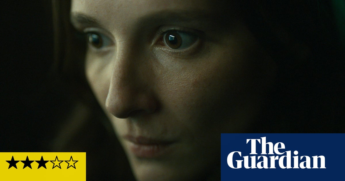 Critique de Red Rooms : un mannequin obsédé par un tueur en série sur le dark web | Film 2 Critique de Red Rooms : un mannequin obsédé par un tueur en série sur le dark web | Film - 1