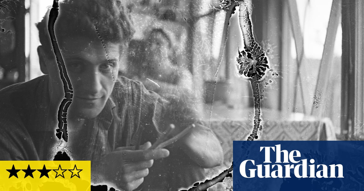 Critique émouvante d'un réalisateur soviétique prolifique | Film 2 Critique émouvante d'un réalisateur soviétique prolifique | Film - 1