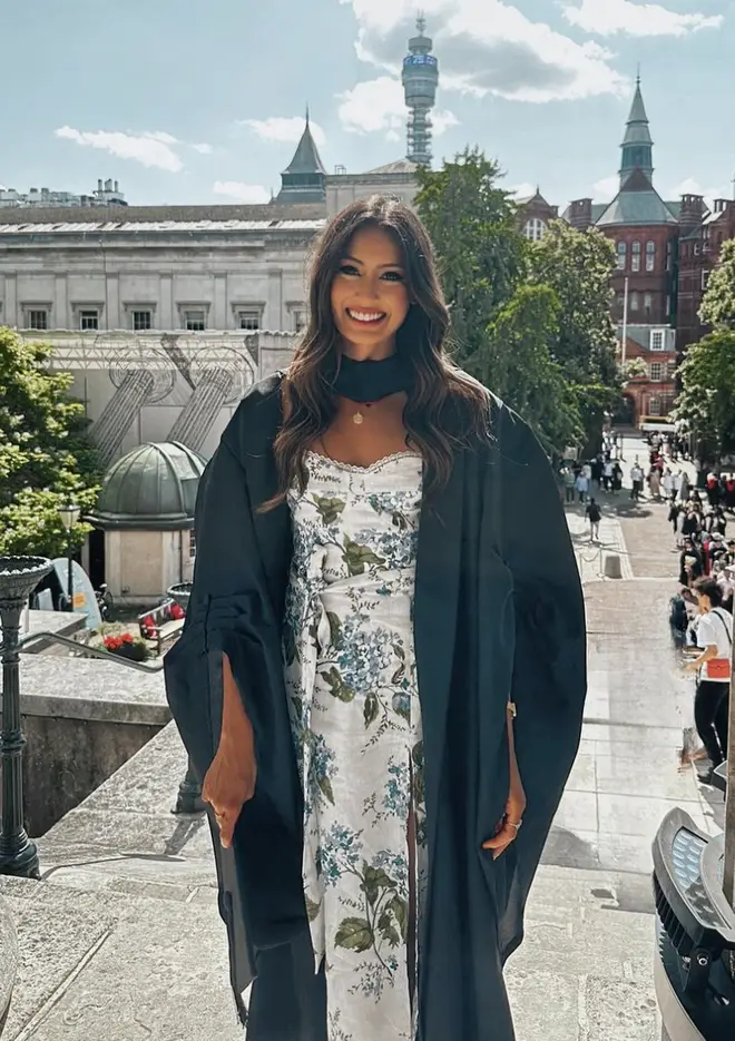 Tous les insulaires qui ont repris un emploi régulier après Love Island 13 Elle a légendé cette photo : Dr Priya Gopaldas MBBS BSc (Hons), promotion 2023.