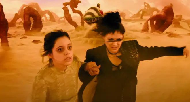Winona Ryder dit qu'ils "attendaient la naissance de Jenna Ortega" pour faire Beetlejuice... 4 Winona Ryder dit qu'ils attendaient la naissance de Jenna Ortega pour pouvoir faire la suite de Beetlejuice