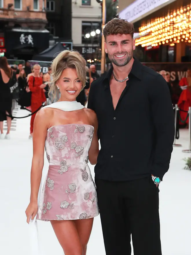 Les gagnants de Love Island, Molly Smith et Tom Clare, suscitent des rumeurs de fiançailles 4 Molly et Tom ont réussi à déclencher des rumeurs de fiançailles