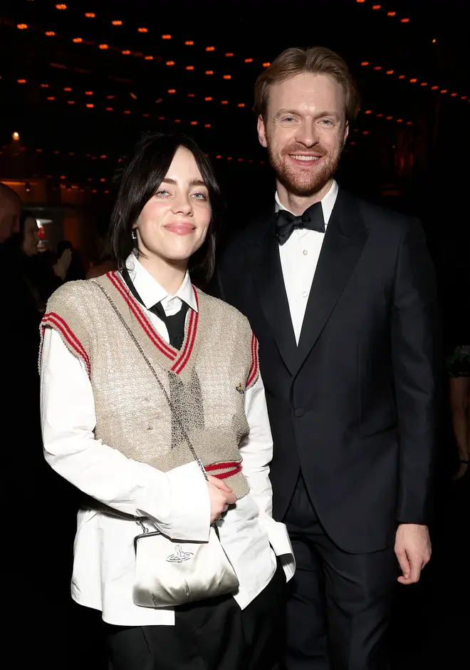 Birds Of A Feather de Billie Eilish sonnait presque vraiment différent 4 Billie partage une vidéo inédite d'elle et Finneas créant Birds Of A Feather
