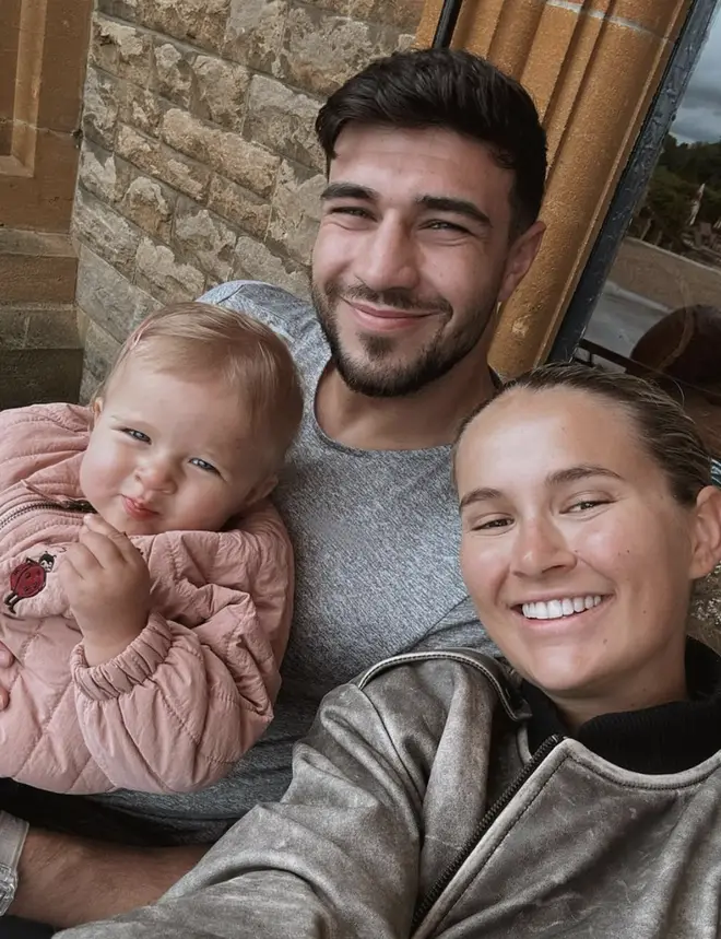 Pourquoi Molly-Mae essayait des robes de mariée au milieu de la séparation de Tommy Fury 4 Molly-Mae Hague et Tommy Fury se sont séparés cet été après cinq ans