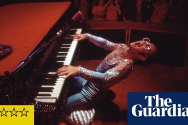 Critique d'Elton John: Jamais trop tard - Portrait en demi-teinte d'un génie musical | Festival du film de Toronto 2024 - 4
