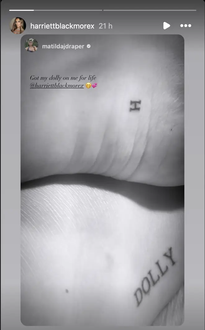 Pourquoi Harriett et Ronnie de Love Island se sont-ils séparés ? 5 Harriett et Matilda ont eu des tatouages assortis après leur rupture
