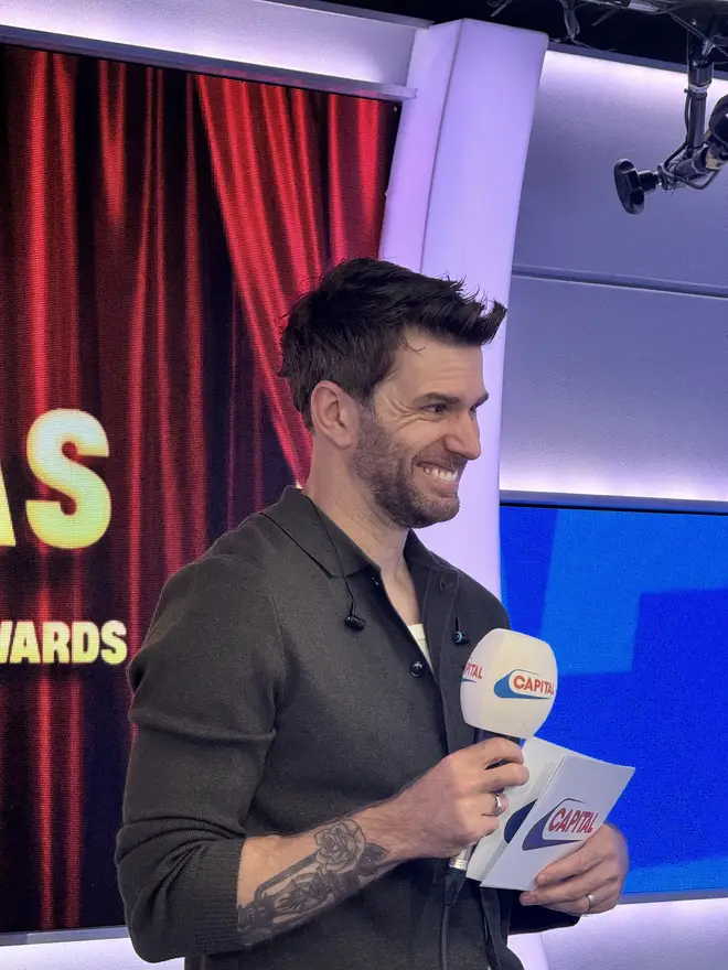 Les NTA ouvriront « très différemment » cette année, déclare l'animateur Joel Dommett 4 Joel Dommett a décerné les prix CBA à l'équipe