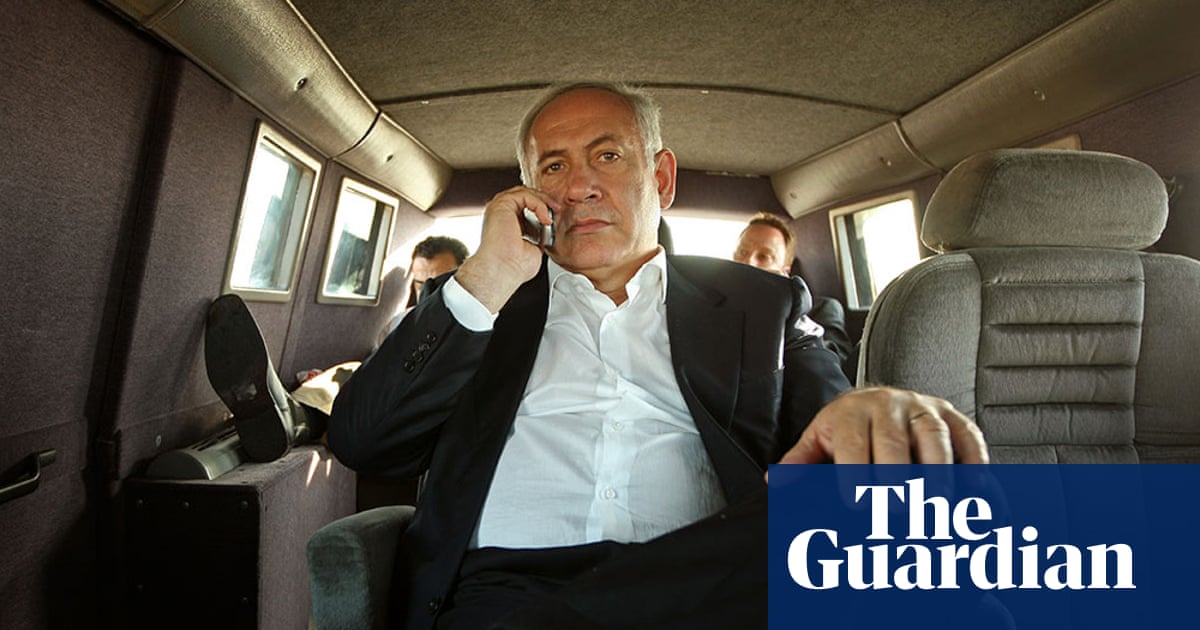 <br />
<br />
<h1>Un documentaire sur Netanyahu crée la polémique à Toronto</h1><br />
<br />
<p>Le Festival du film de Toronto 2024 a été le théâtre de la projection d'un documentaire controversé sur le Premier ministre israélien Benjamin Netanyahu. Le film, qui met en lumière la profondeur de la corruption morale de Netanyahu, a suscité de vives réactions parmi les spectateurs.</p><br />
<br />
<h2>Points importants :</h2><br />
<ul><br /> <li>Projection d'un documentaire sur Netanyahu au Festival de Toronto 2024</li><br /> <li>Controverse autour de la profondeur de la corruption morale du Premier ministre israélien</li><br /> <li>Réactions mitigées parmi le public</li><br />
</ul><br />
<br /> 2 <br />
<br />
<h1>Un documentaire sur Netanyahu crée la polémique à Toronto</h1><br />
<br />
<p>Le Festival du film de Toronto 2024 a été le théâtre de la projection d'un documentaire controversé sur le Premier ministre israélien Benjamin Netanyahu. Le film, qui met en lumière la profondeur de la corruption morale de Netanyahu, a suscité de vives réactions parmi les spectateurs.</p><br />
<br />
<h2>Points importants :</h2><br />
<ul><br /> <li>Projection d'un documentaire sur Netanyahu au Festival de Toronto 2024</li><br /> <li>Controverse autour de la profondeur de la corruption morale du Premier ministre israélien</li><br /> <li>Réactions mitigées parmi le public</li><br />
</ul><br />
<br /> - 1