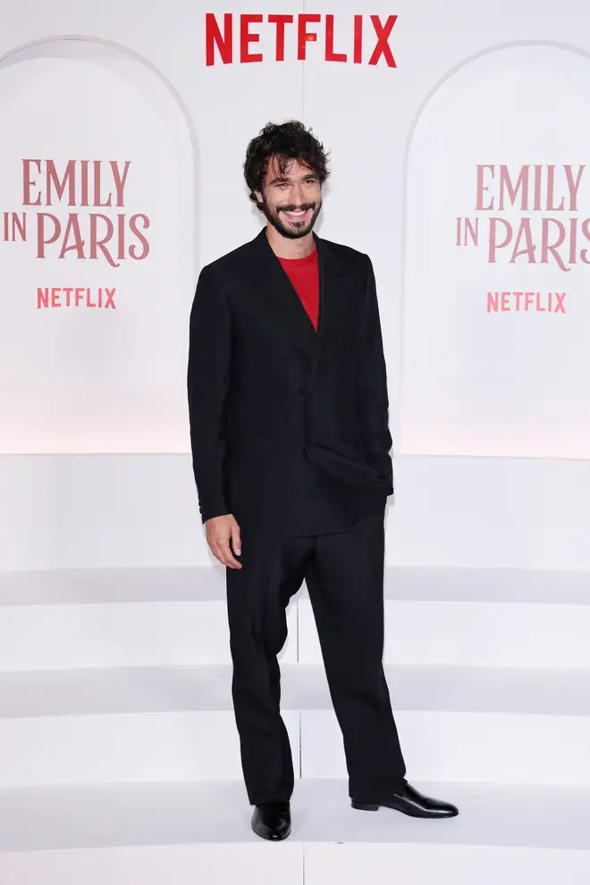 The Emily In Paris Cast Grace Le tapis rouge avant la sortie de la saison 4, partie 2 9 Eugenio Franceschini est présent