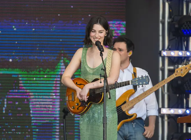 Gracie Abrams The Secret Of Us Tour Setlist: Chaque chanson surprise 6 Quelles chansons Gracie Abrams chante-t-elle lors de la tournée The Secret of Us ?