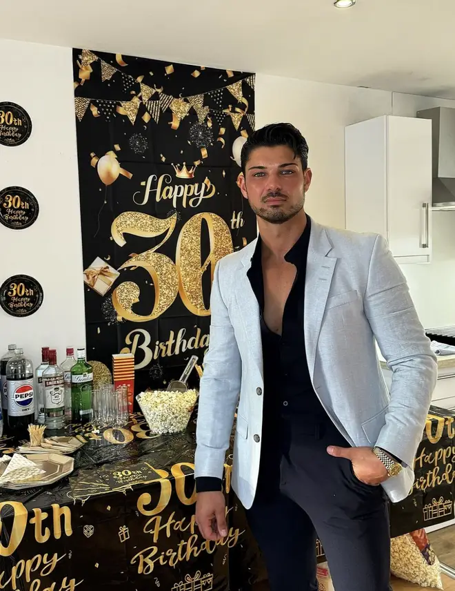 Anton Danyluk parle de sa tentative de suicide après son séjour à Love Island 5 Anton de Love Island a récemment eu 30 ans