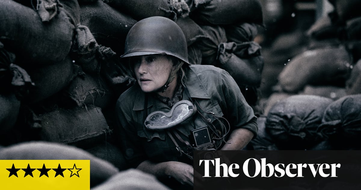 Kate Winslet brille en tant que photographe de guerre Lee Miller | Critique du film 2 Kate Winslet brille en tant que photographe de guerre Lee Miller | Critique du film - 1