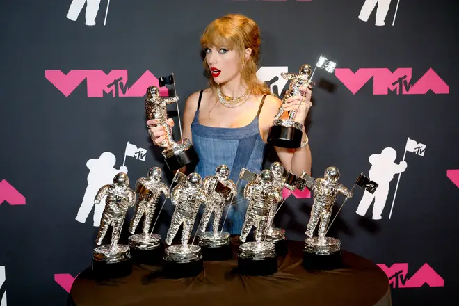 Combien de VMA Taylor Swift possède-t-elle et pourquoi les a-t-elle gagnés ? 4 En 2023, Taylor a remporté 9 VMA