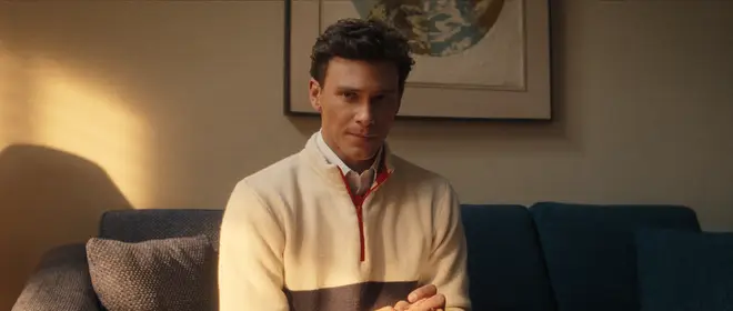 Qui joue Erik Menendez dans Monsters ? Âge, taille et rôles précédents de Cooper Koch 5 Cooper Koch joue Erik Menendez dans Monsters: The Lyle et Erik Menendez Story