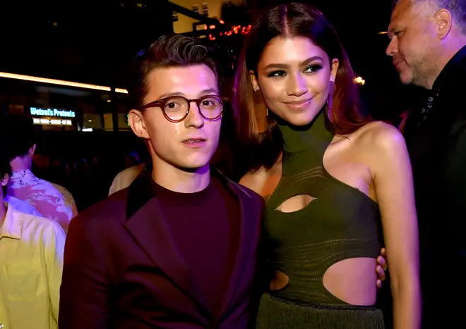 Avec qui Zendaya sort-elle ? Son petit ami et ses ex-petits amis révélés 4 Zendaya et Tom Holland sont devenus proches sur le tournage de