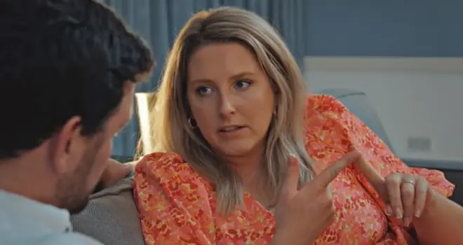 L'expert MAFS, Paul Brunson, semble laisser entendre qu'Emma et Caspar sont toujours ensemble 5 Emma a dit à Caspar qu'il devait travailler sur son