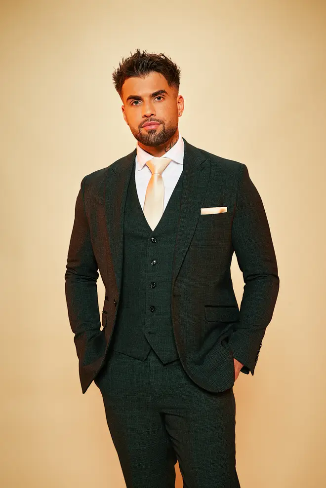 Nathan de MAFS UK étonne les téléspectateurs avec le commentaire sauvage d'Adam lors du premier dîner 4 Nathan a défié Adam lors du premier dîner