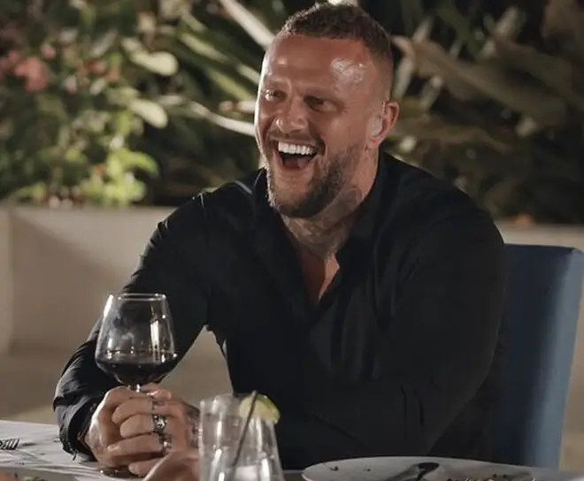 Qui est Ross de MAFS UK ? Âge, travail, fille et handicap auditif expliqués 6 Ross a épousé Sacha dans Married at First Sight UK