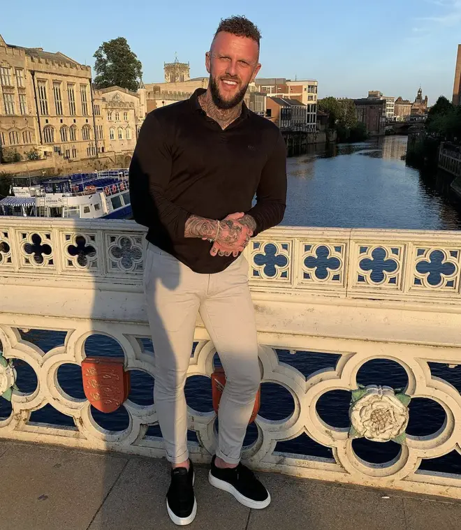 Qui est Ross de MAFS UK ? Âge, travail, fille et handicap auditif expliqués 4 Ross de MAFS UK est originaire de Manchester