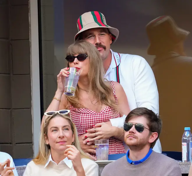 Taylor Swift s'est défendue après avoir été accusée d'avoir « affecté » le jeu de Travis Kelce 5 Whoopi Goldbery, Donna Kelce et leurs fans en ligne ont pris la défense de Taylor et Travis