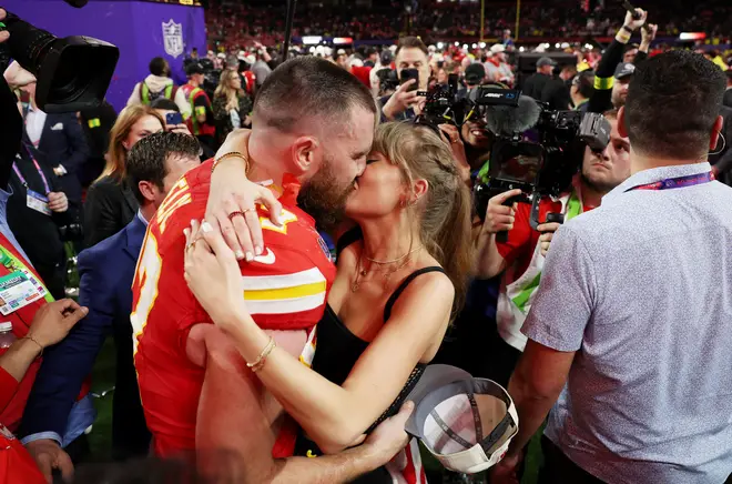 Taylor Swift s'est défendue après avoir été accusée d'avoir « affecté » le jeu de Travis Kelce 7 Taylor et Travis étaient en couple lorsque Travis a remporté le Super Bowl avec les Chiefs