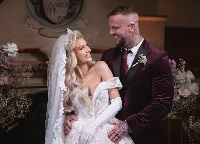 Quels couples MAFS UK sont toujours ensemble ? Voici quels couples 2024 se sont séparés 6 Ross et Sacha se sont rencontrés à l'autel sur MAFS UK