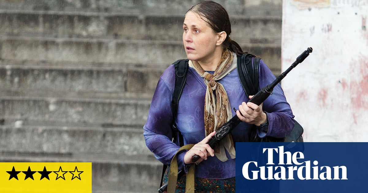 Critique de Signs of War : récit captivant de la marche terrifiante vers le conflit en Ukraine | Film 2 Critique de Signs of War : récit captivant de la marche terrifiante vers le conflit en Ukraine | Film - 1